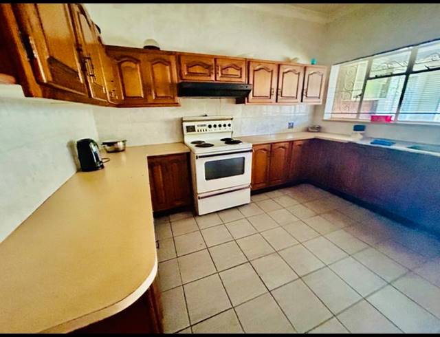 4 BEDROOM HOUSE FOR SALE IN VANDERBIJLPARK CE 2